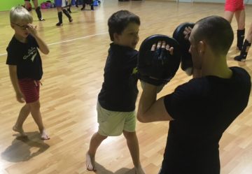 Enkele sfeerbeelden bij Thaiboks jeugdtraining in Ieper