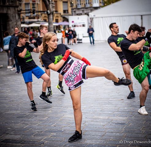 Thai- en kickboks demostratie op de markt van Ieper